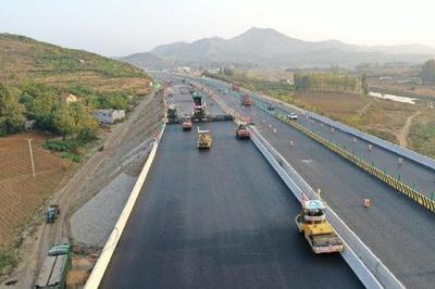 京滬高速改擴建工程蒙陰段實現(xiàn)雙向八車道貫通!項目全線主線通車在即