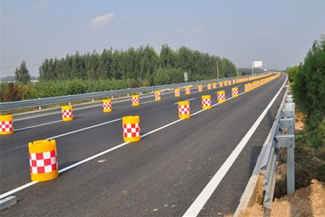 揭秘高速路不裝路燈的兩點真相，十年老司機才懂